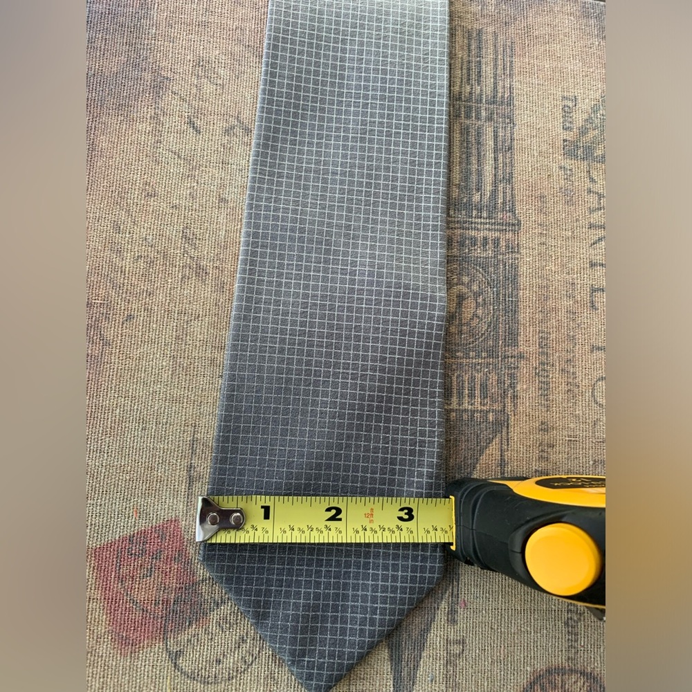 Perry Ellis Portfolio Tie: Gray w/Changing Intensity, White Windowpane Print